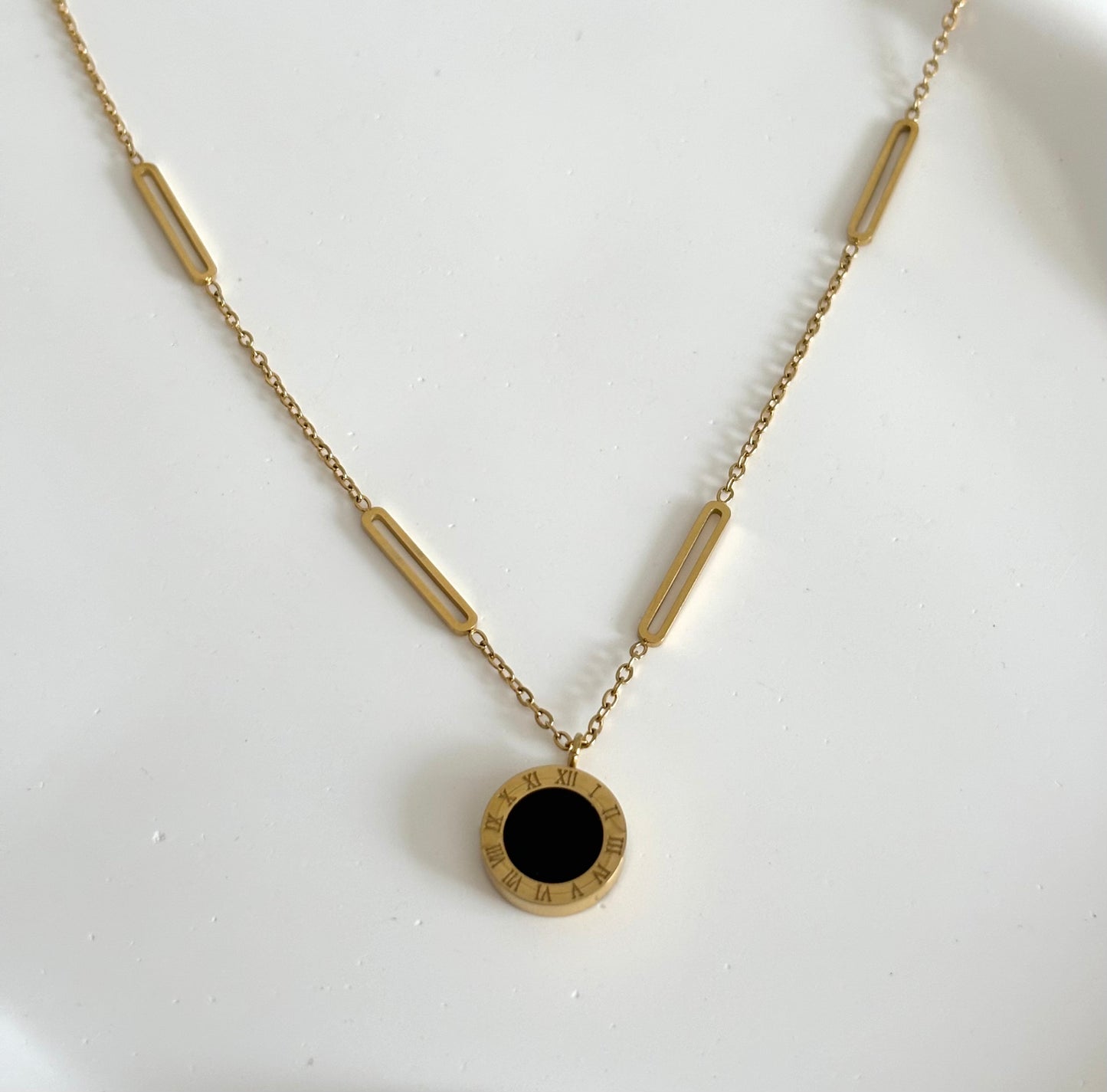 Gold Timeless Pendant Necklace